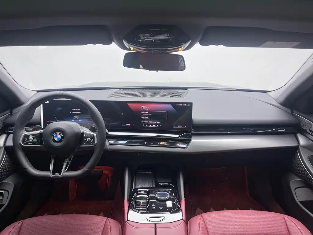 BMW 5 Series 2025 — фото 13