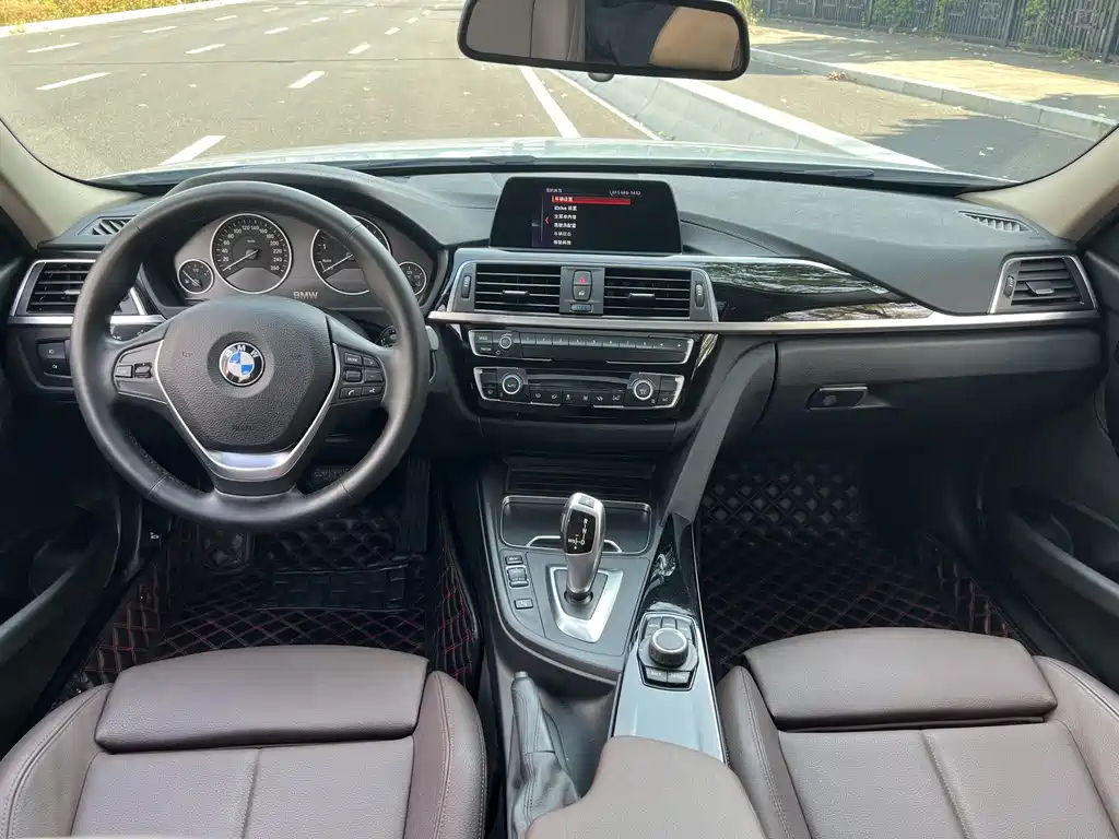 BMW 3 Series 2018 — фото 13