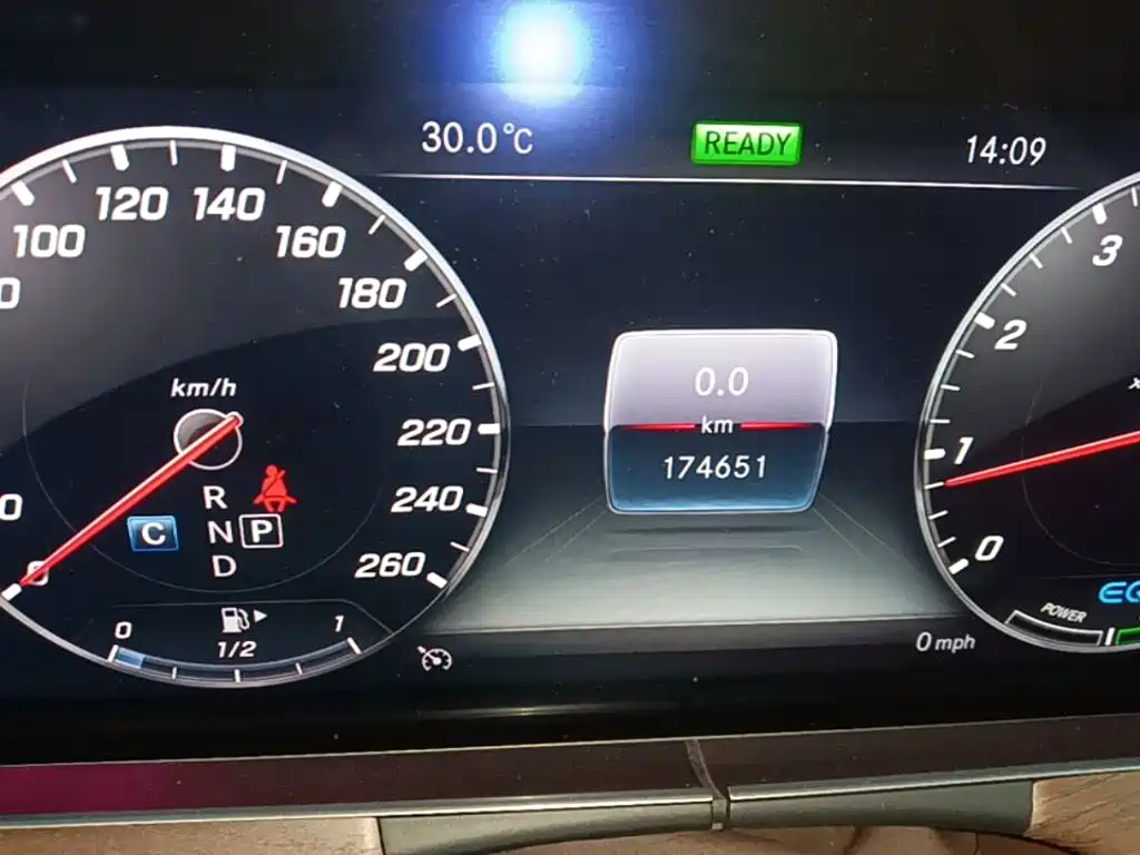 Mercedes-Benz E-Class 2020 — фото 12