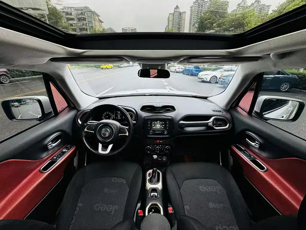 Jeep Renegade 2017 — фото 13