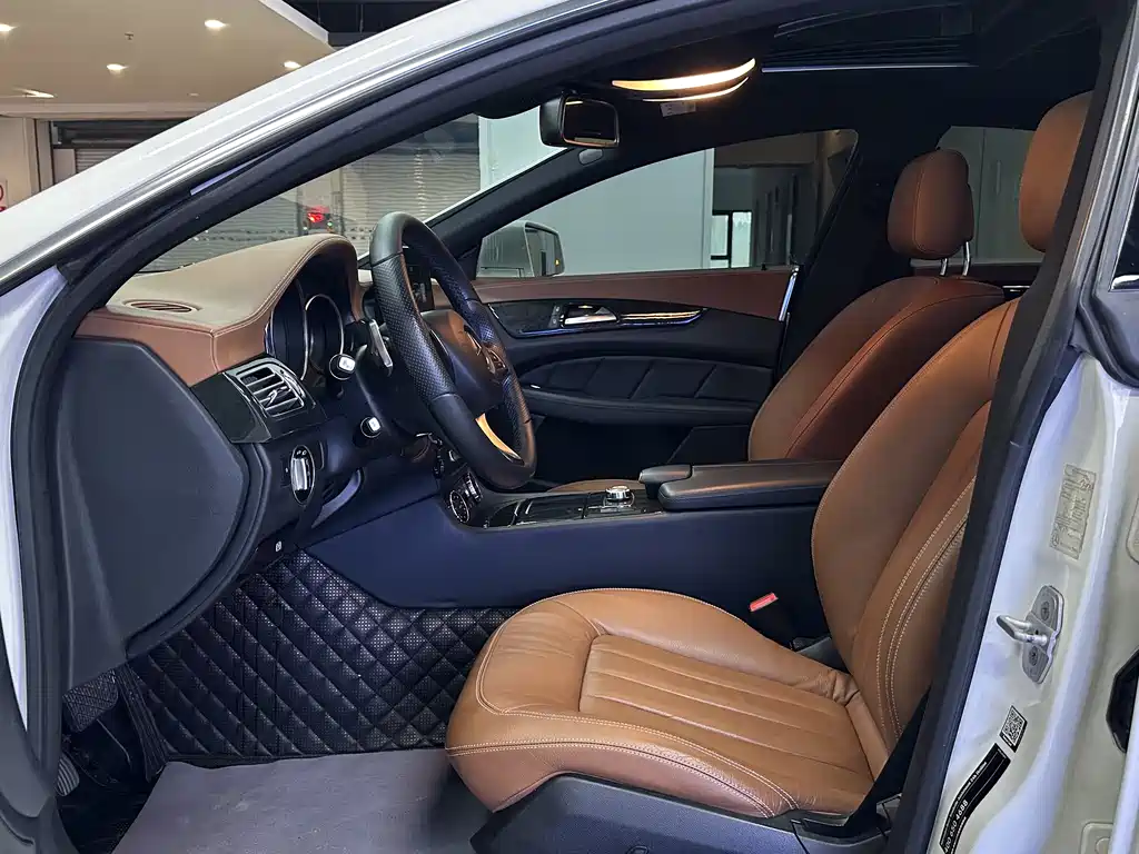 Mercedes-Benz CLS 2015 — фото 6