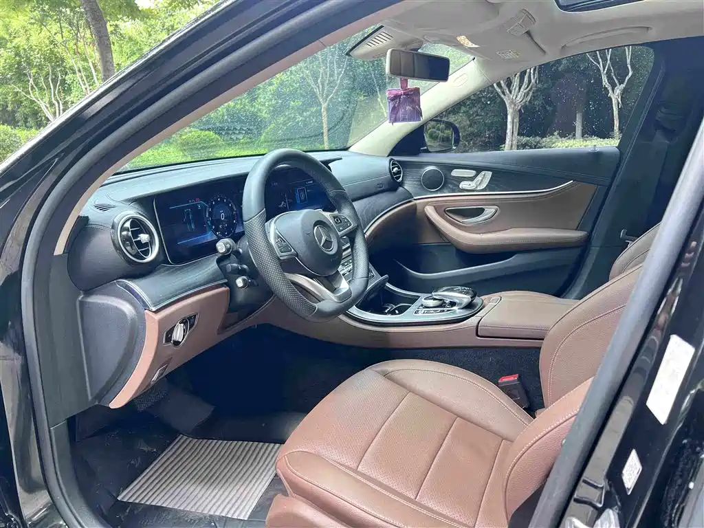 Mercedes-Benz E-Class 2018 — фото 14