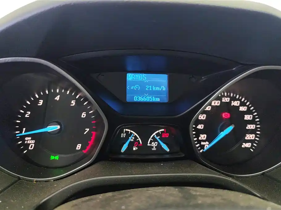 Ford Focus 2015 — фото 14