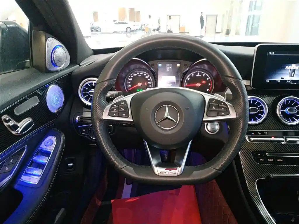 Mercedes-Benz C-Class 2017 — фото 11