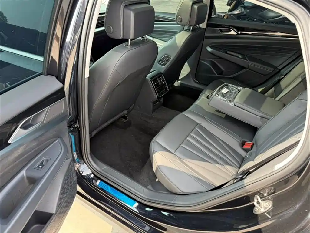 Volkswagen Passat 2025
