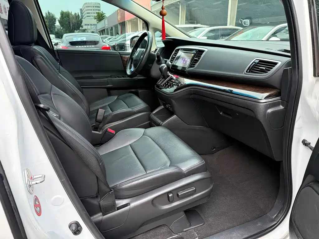 Honda Odyssey 2017 — фото 11