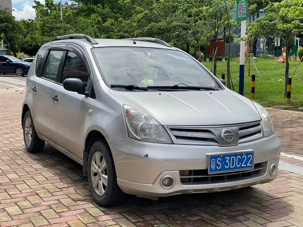 Nissan Livina 2012