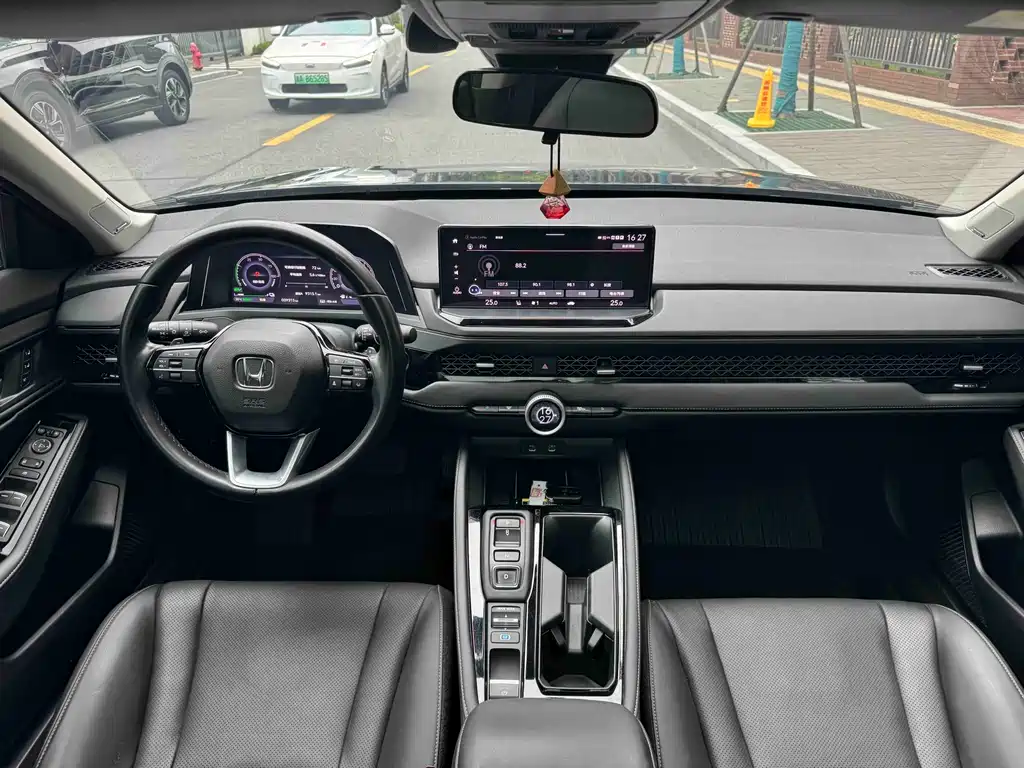 Honda Accord New Energy 2023 — фото 13