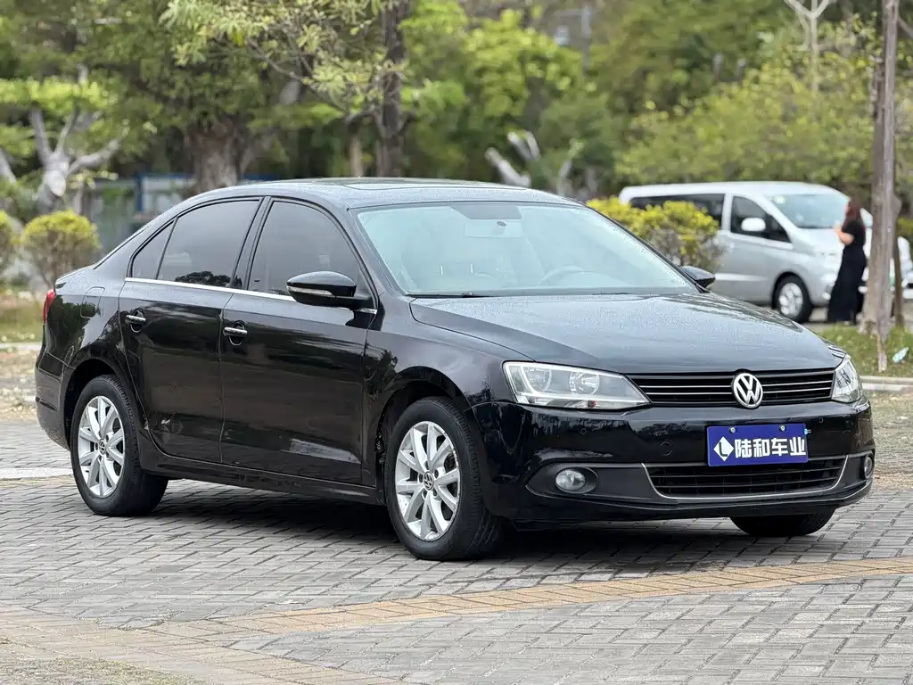 Volkswagen Sagitar 2013