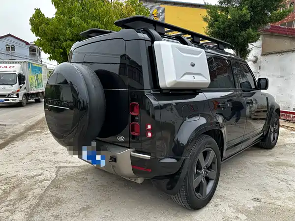 Land Rover Defender 2023