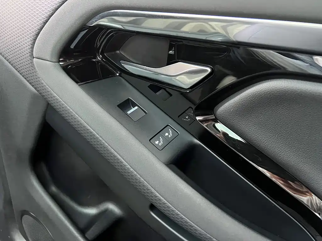 Land Rover Evoque 2022 — фото 12