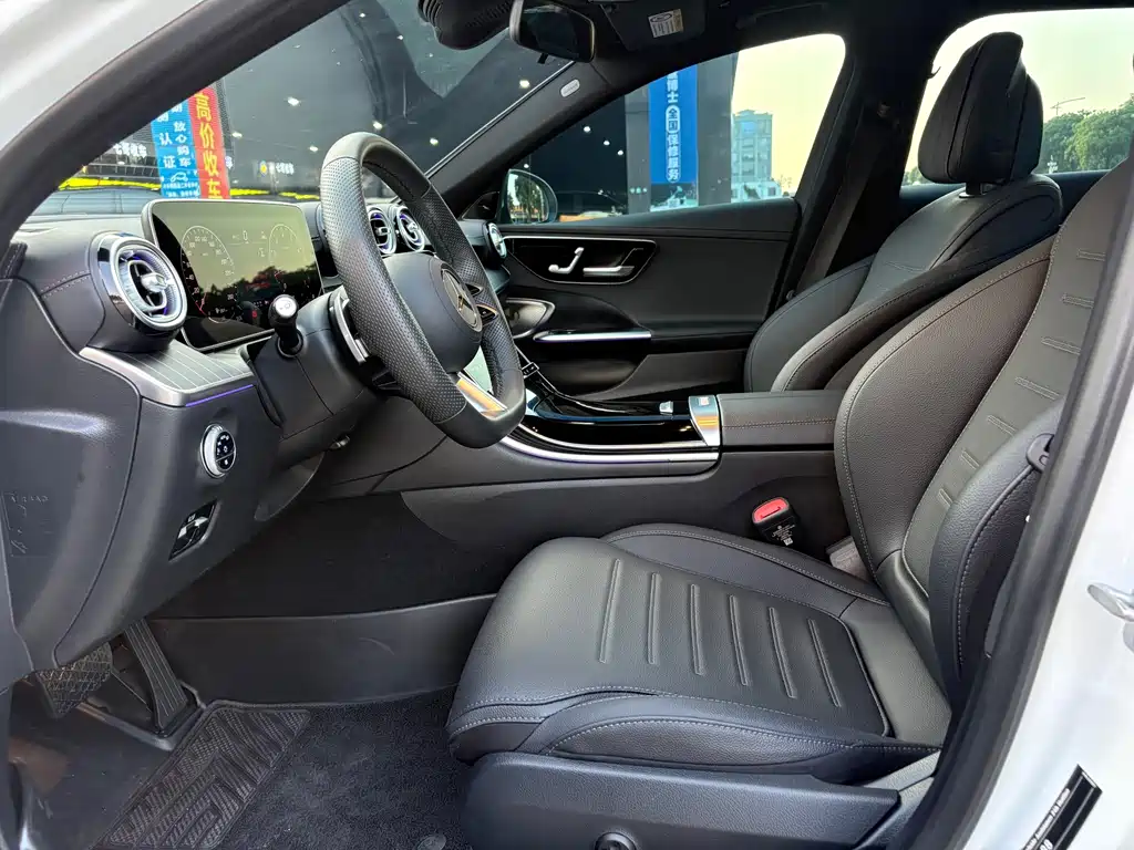 Mercedes-Benz C-Class 2025 — фото 10