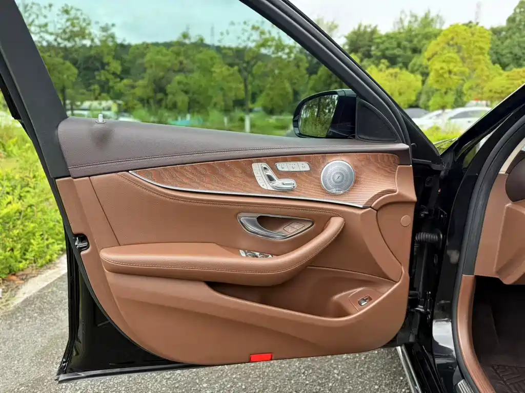 Mercedes-Benz E-Class 2020 — фото 17