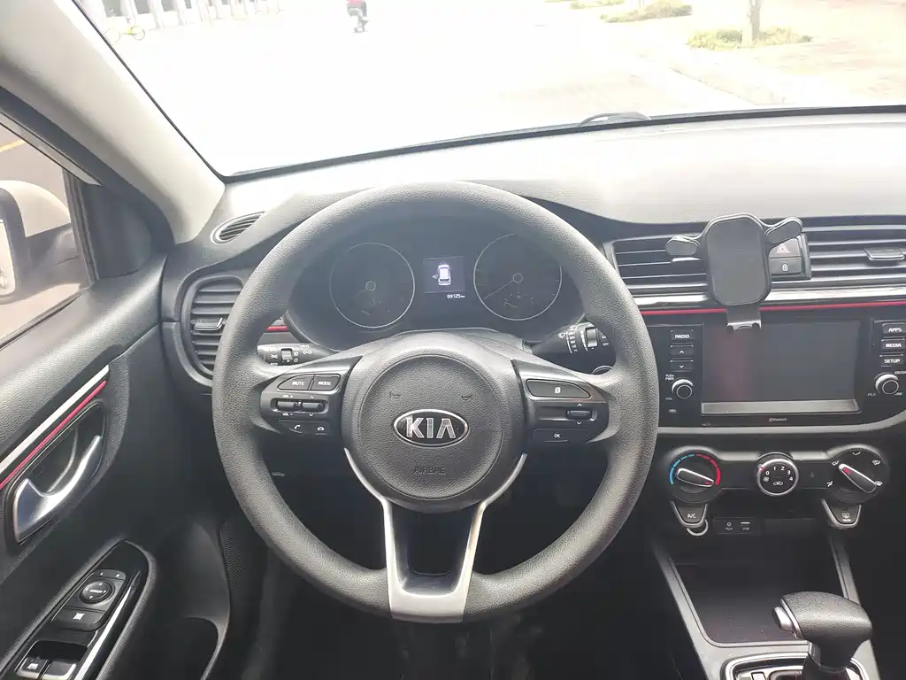 Kia KX Cross 2017 — фото 7