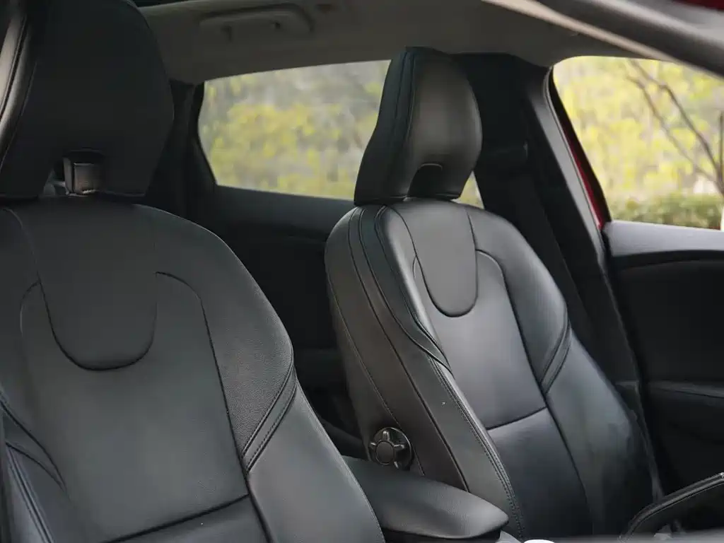 Volvo V40 2015 — фото 13