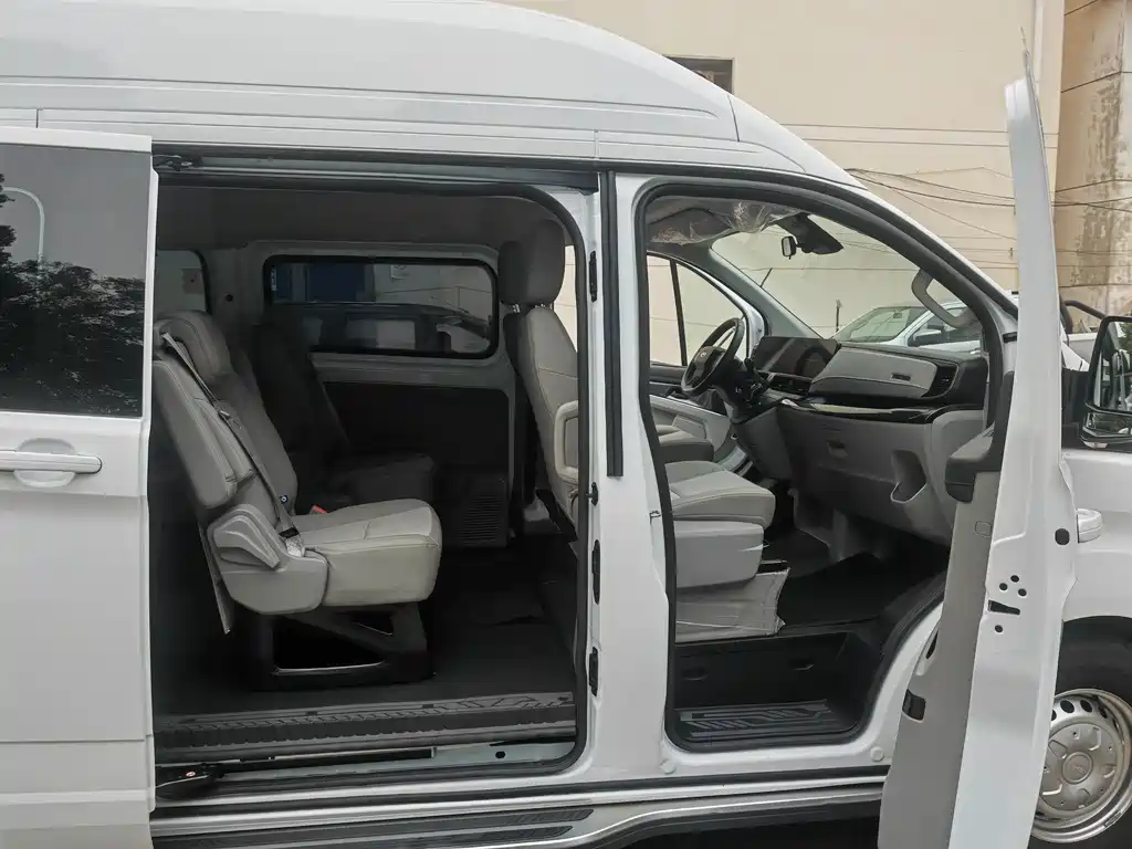 Ford Transit 2025 — фото 12