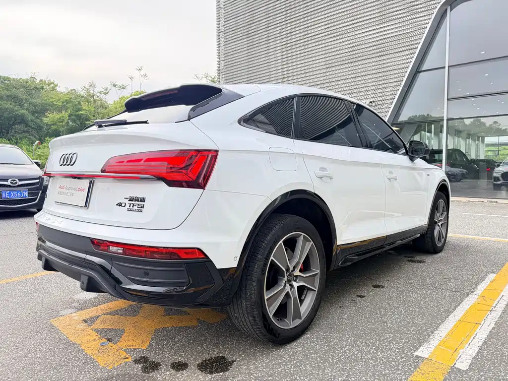 Audi Q5L Sportback 2024 — фото 15
