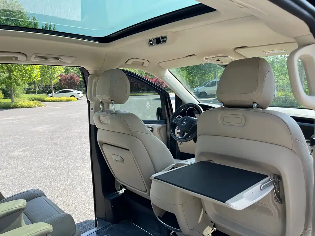 Mercedes-Benz V-Class 2019 — фото 17