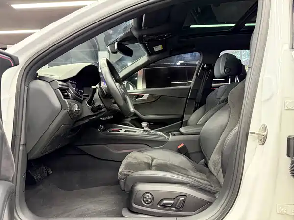 Audi A4L 2020