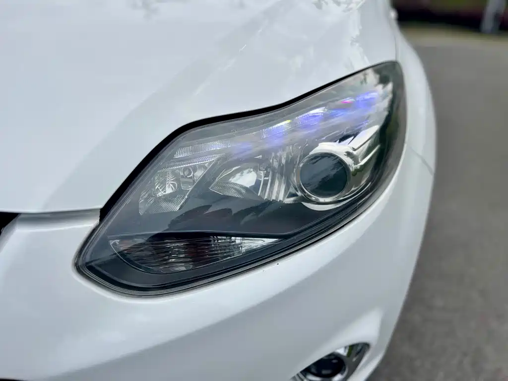 Ford Focus 2014 — фото 27