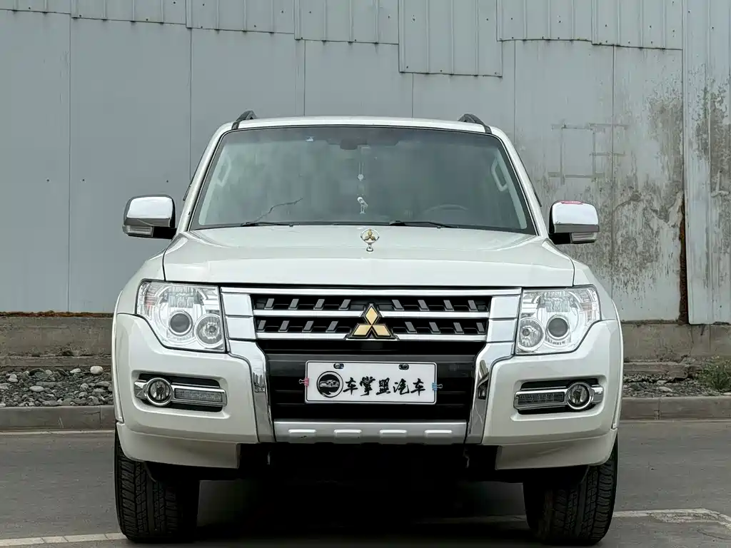 Mitsubishi Pajero 2020