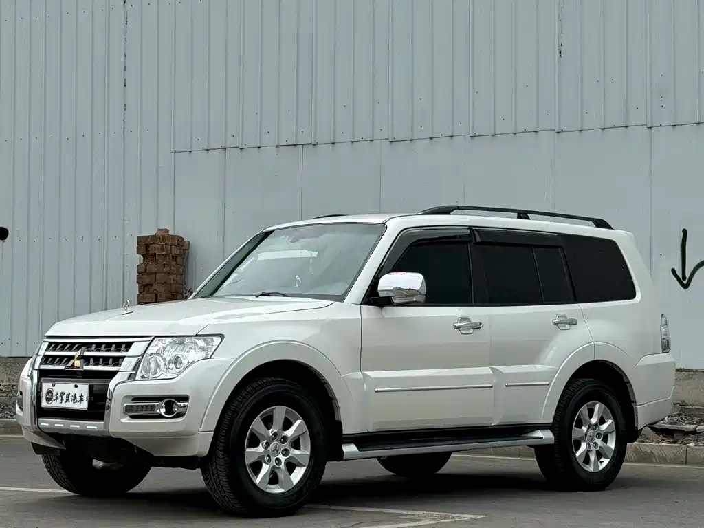 Mitsubishi Pajero 2020