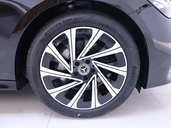 Mercedes-Benz E-Class 2025