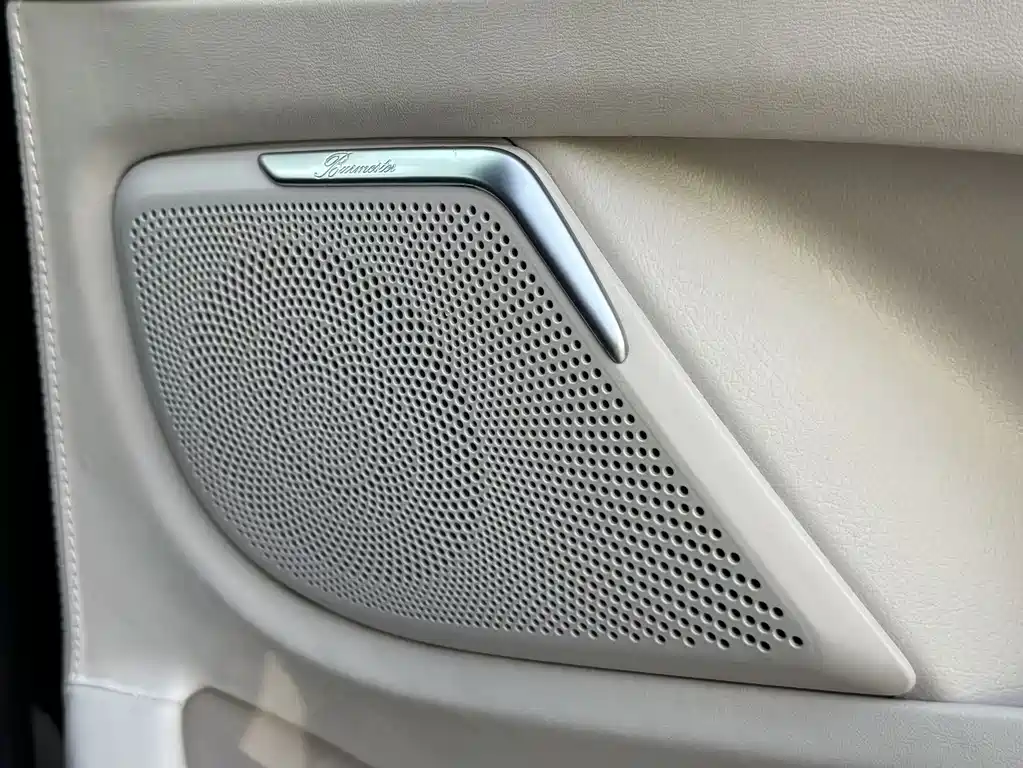 Mercedes-Benz V-Class 2023 — фото 27