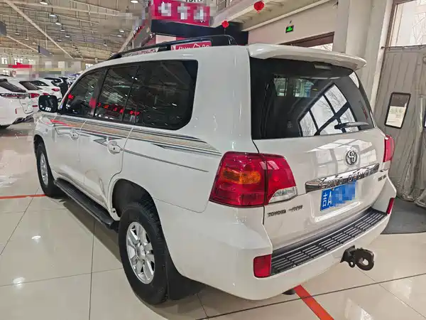 Toyota Land Cruiser 2010