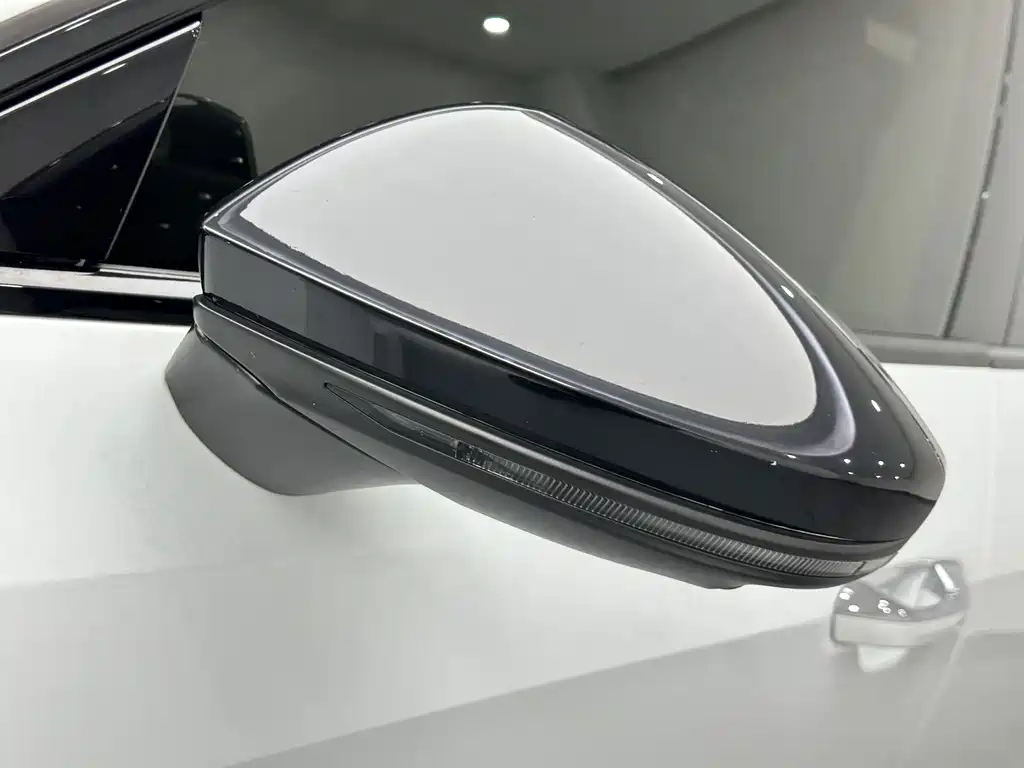 Audi A7L 2023 — фото 24