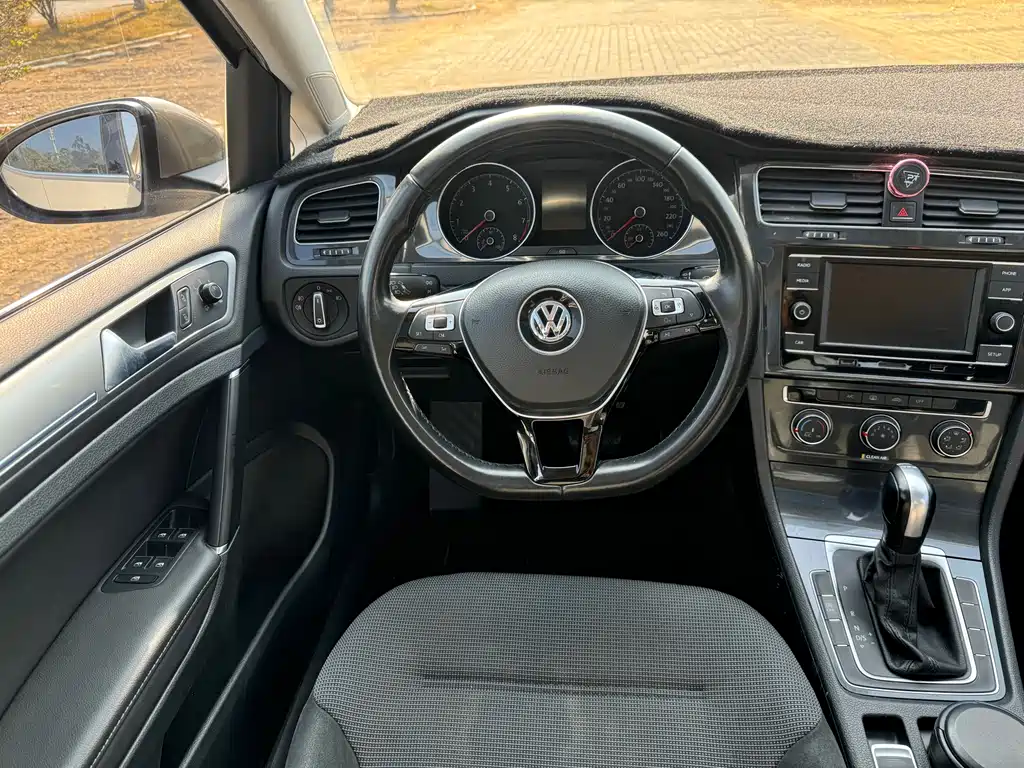 Volkswagen Golf 2018 — фото 10