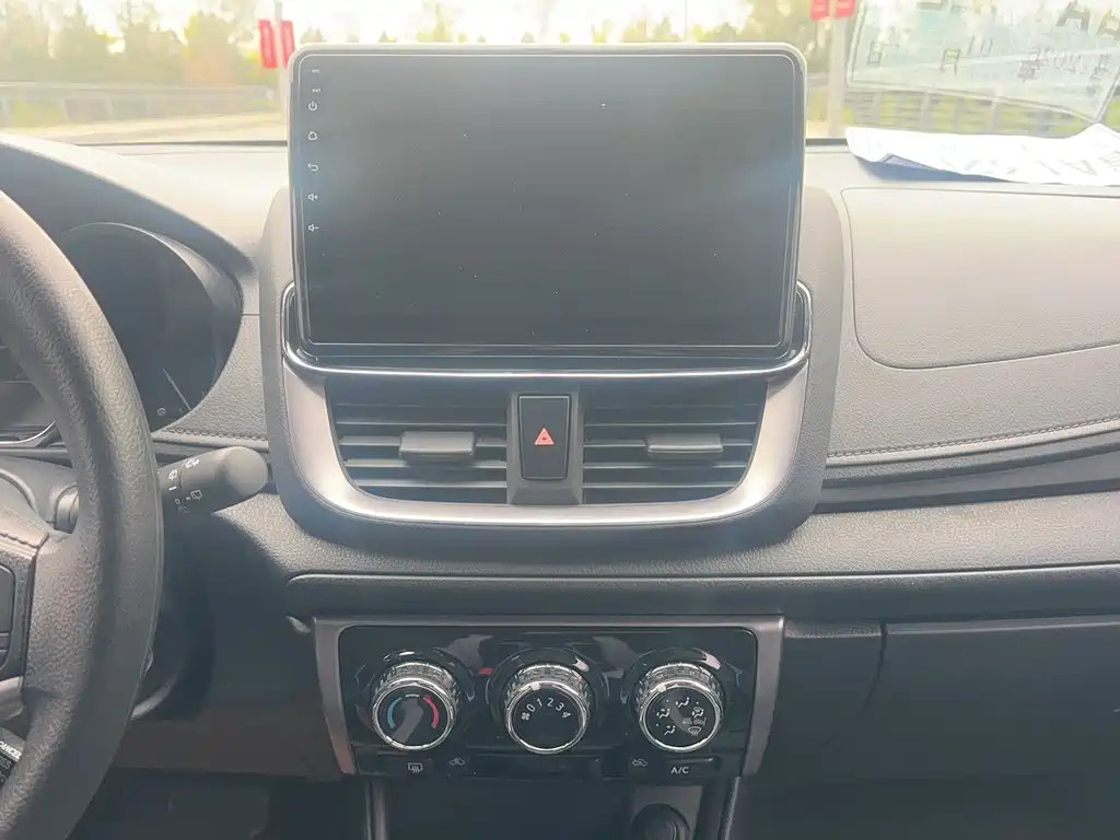 Toyota Yaris L 2022 — фото 17