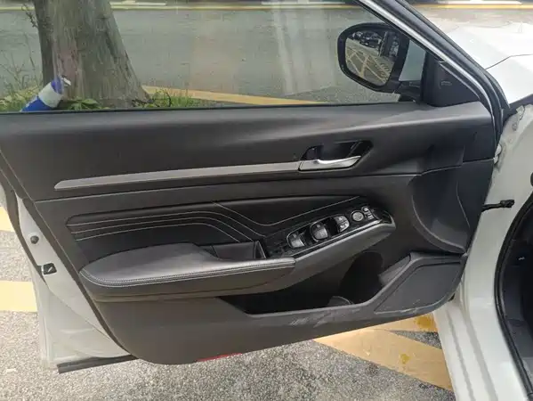 Nissan Teana 2022
