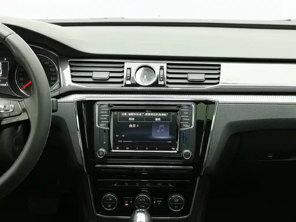 Volkswagen Passat 2017 — фото 12