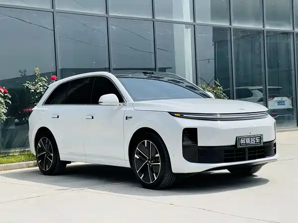Li Auto L6 2025