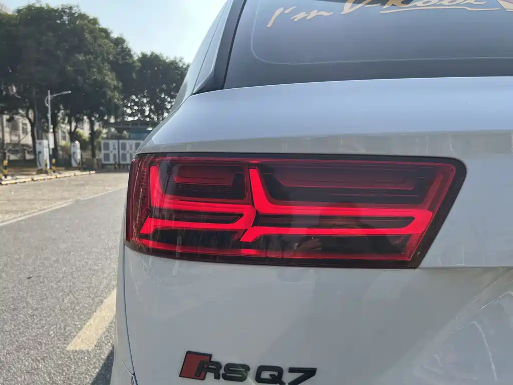 Audi Q7 2018 — фото 9