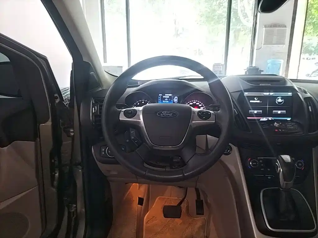 Ford Kuga 2016 — фото 11