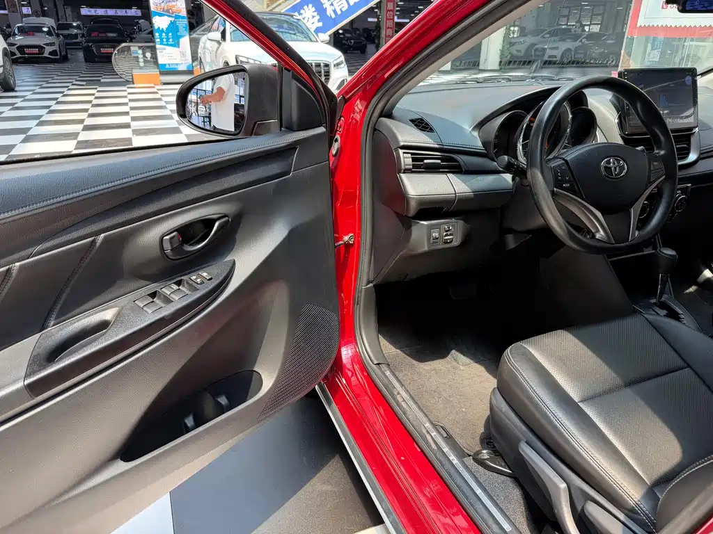 Toyota Yaris L 2023