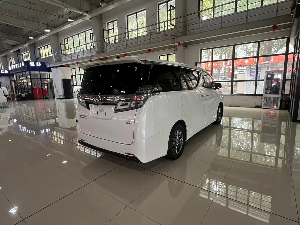 Toyota Vellfire 2020 — фото 33