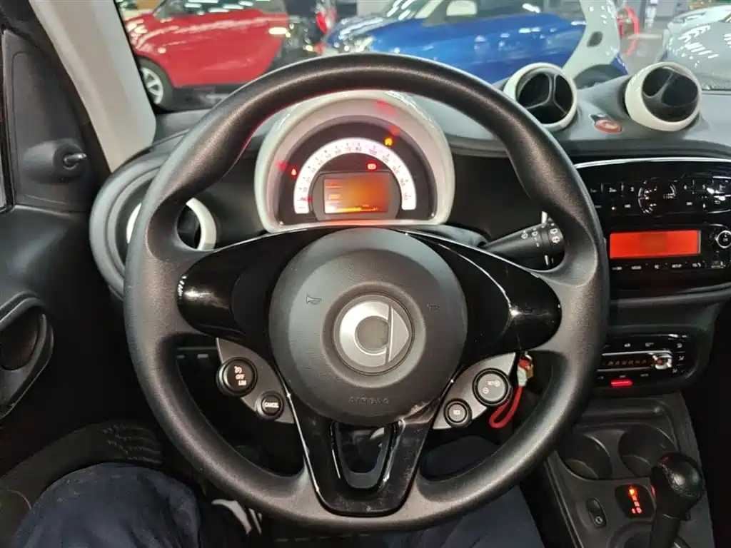 smart Fortwo 2017 — фото 11