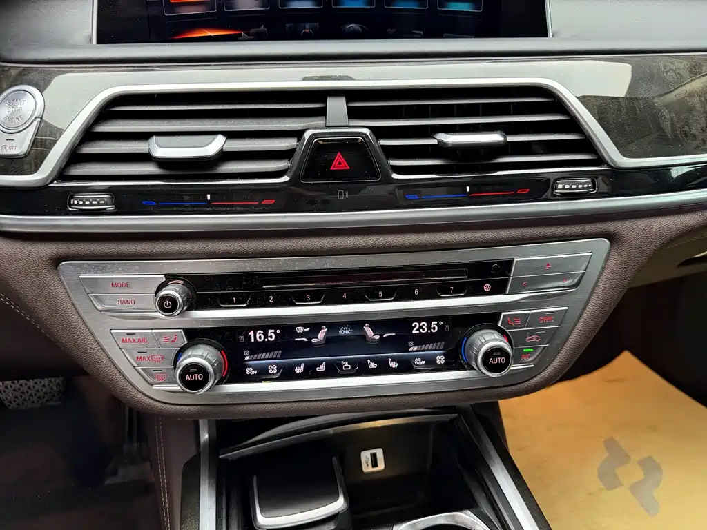 BMW 7 Series 2016 — фото 15