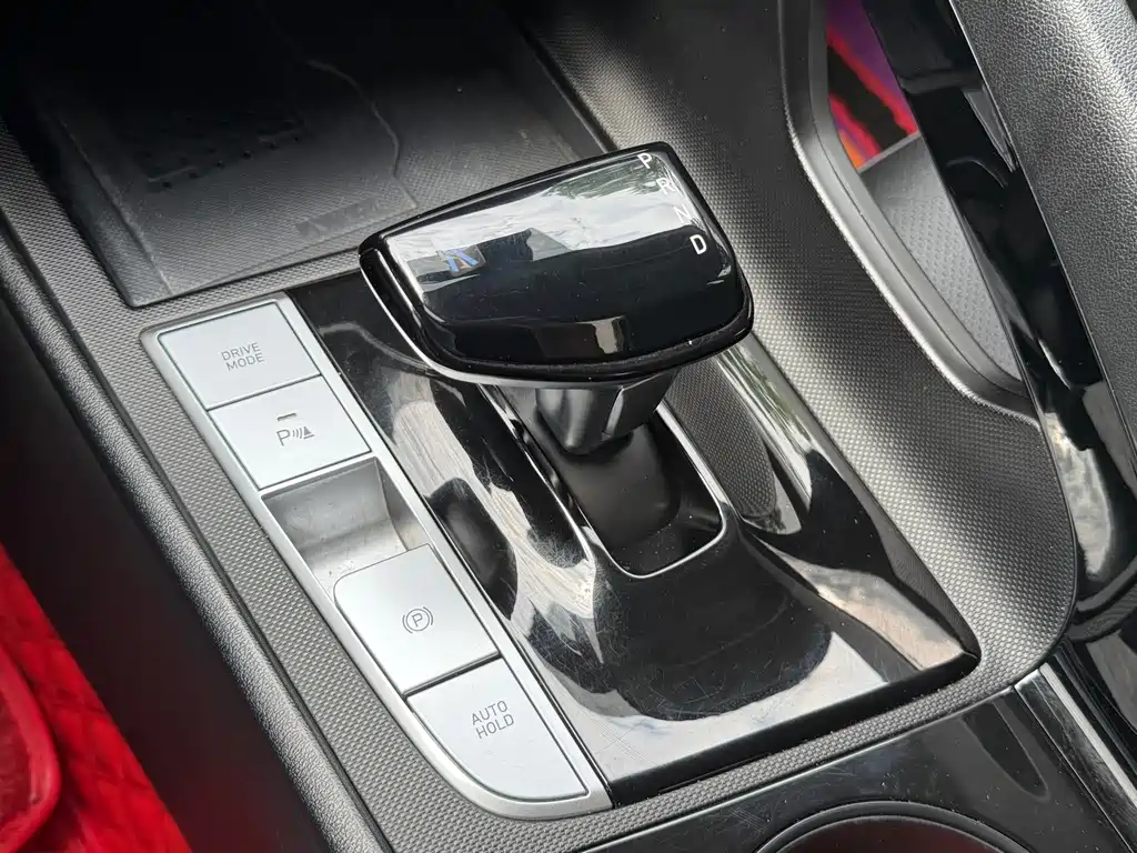 Hyundai Elantra 2023 — фото 18