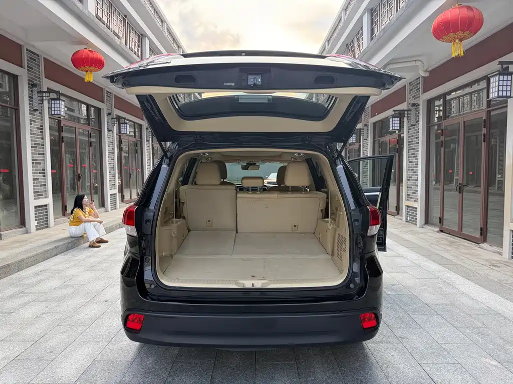 Toyota Highlander 2018 — фото 11