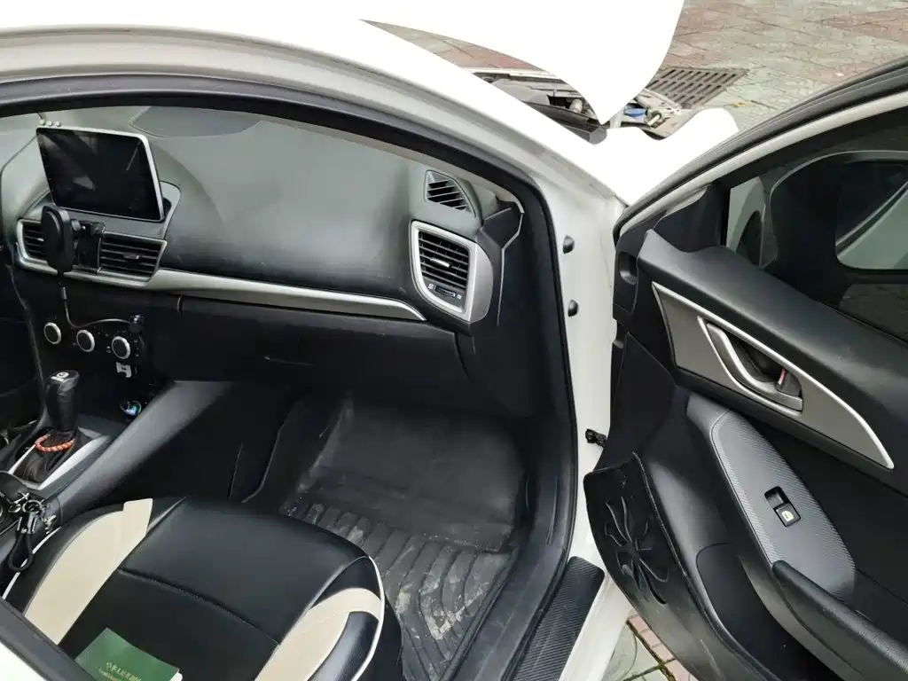 Mazda 3 Axela 2019 — фото 19