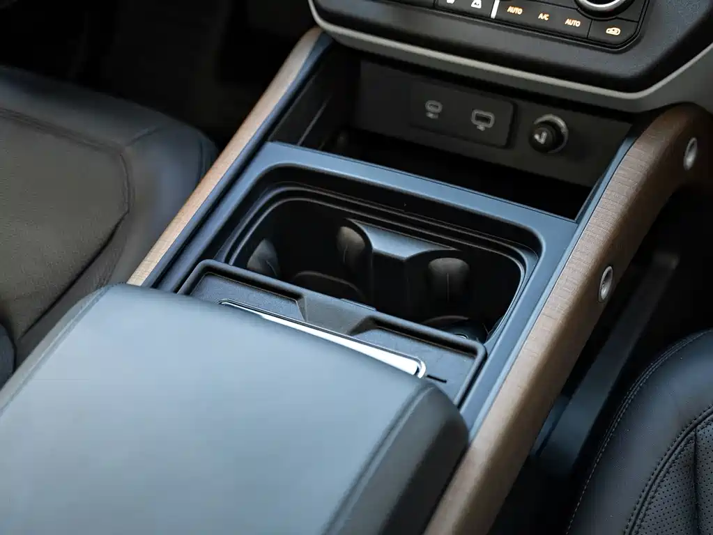 Land Rover Defender 2022 — фото 12