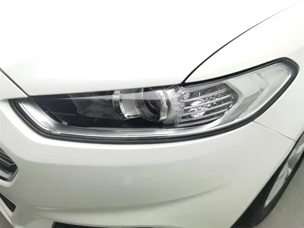 Ford Mondeo 2015 — фото 7