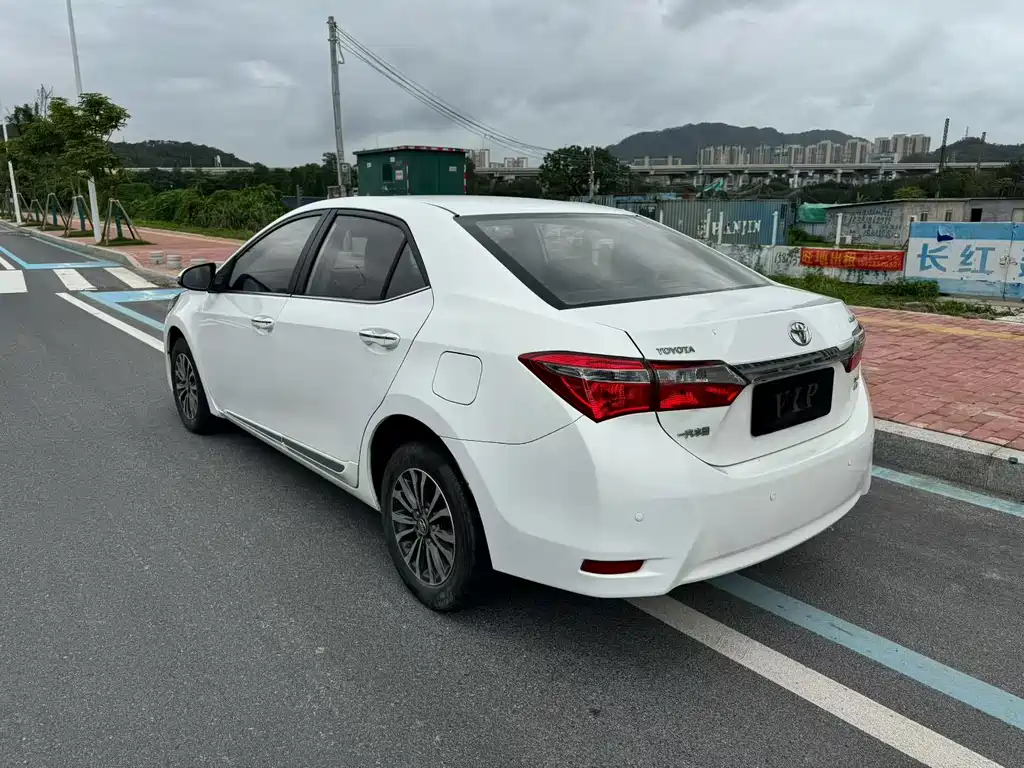 Toyota Corolla 2018 — фото 7