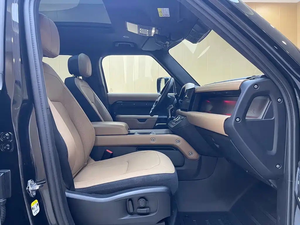 Land Rover Defender 2025