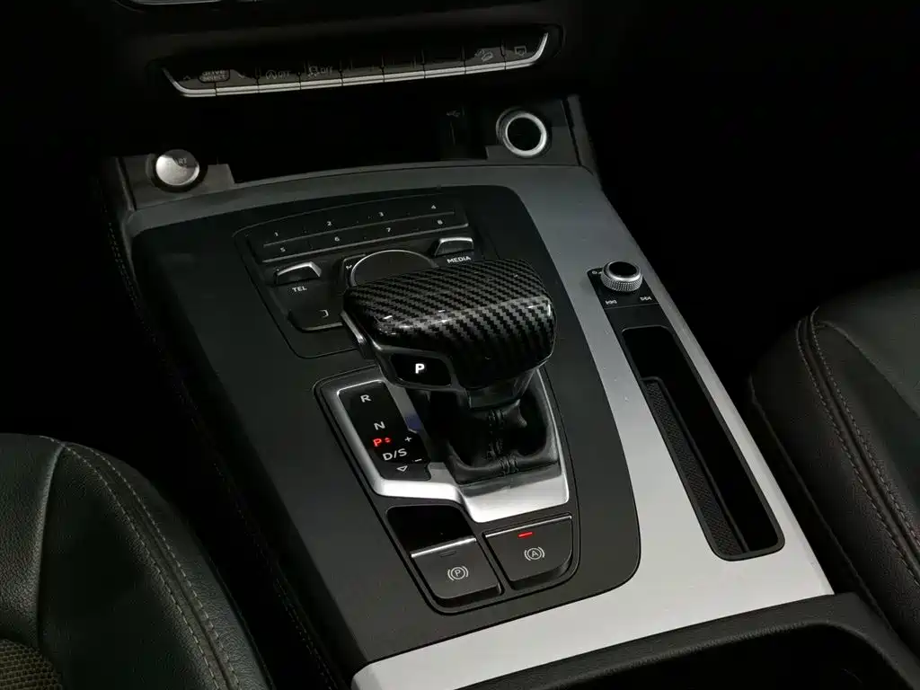 Audi Q5L 2021 — фото 13
