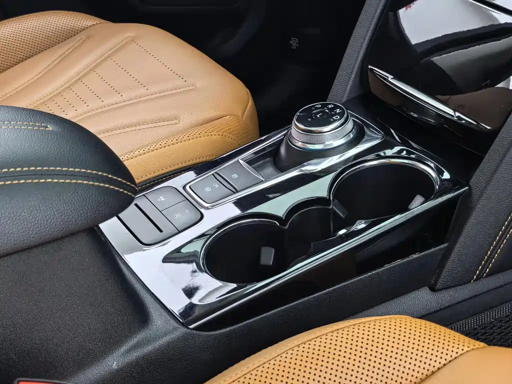 Ford Escape 2020 — фото 15